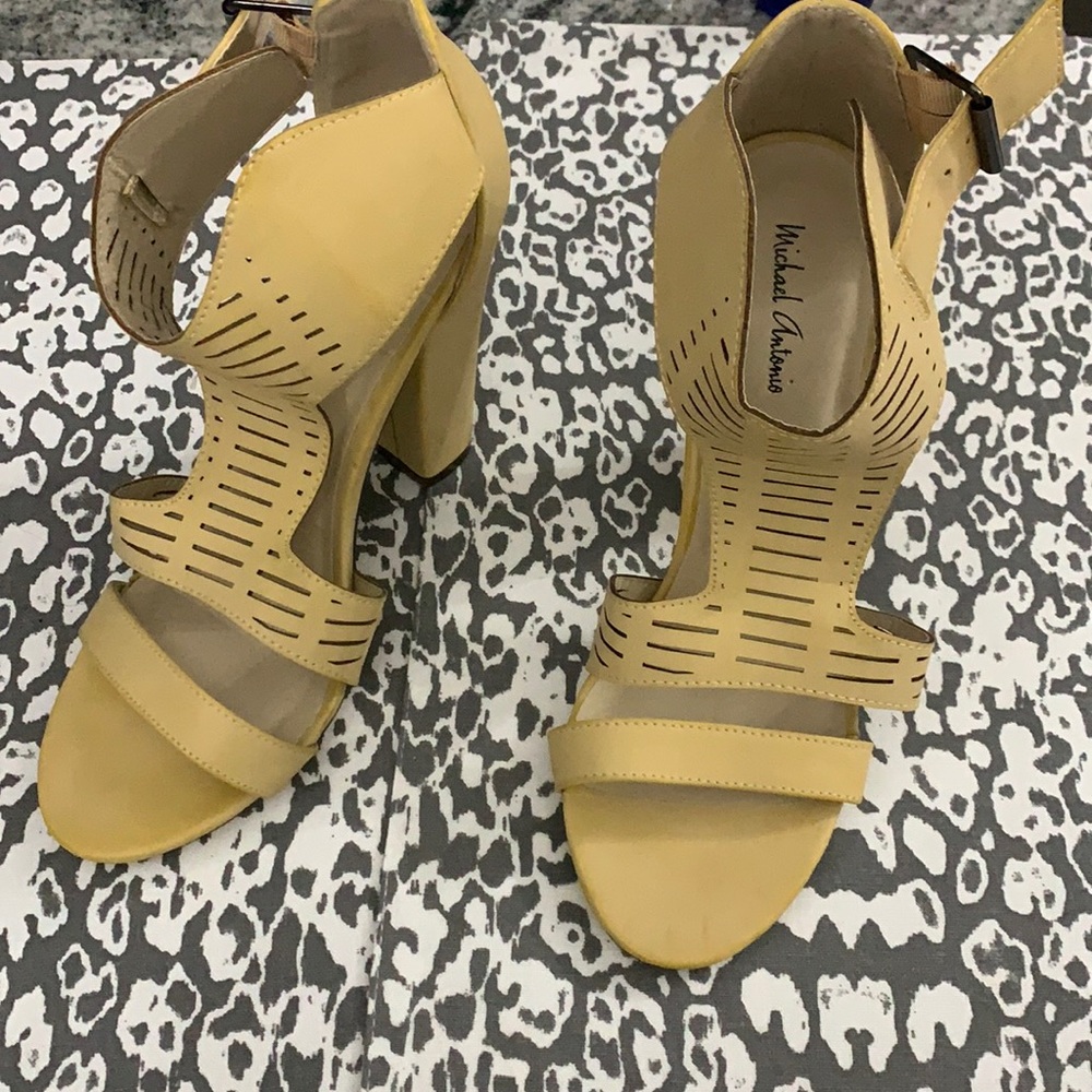Women’s new no box Michael Antonio heels Sz 9